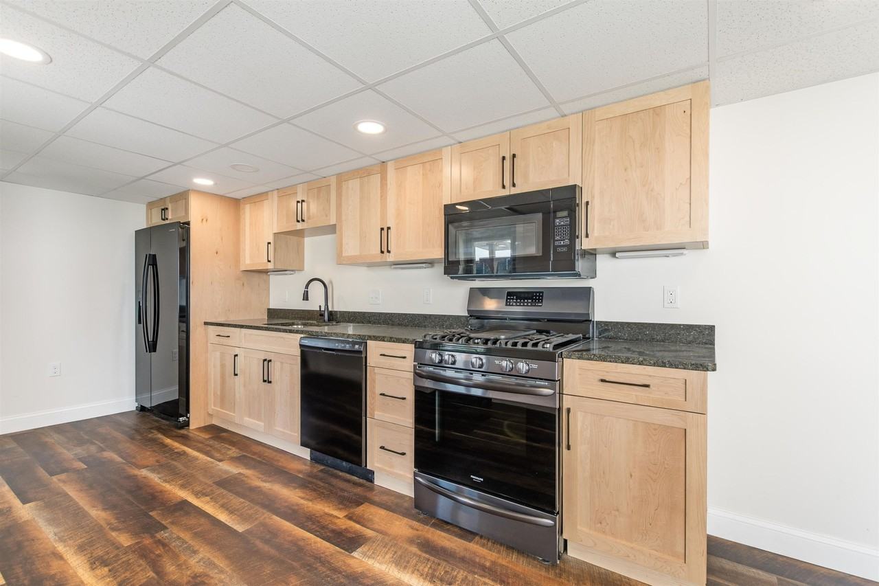 180 Main St #1N - Photo 6 of 18