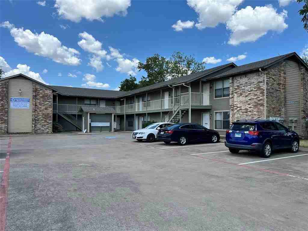 2526 W Prairie St #205 - Photo 2 of 8