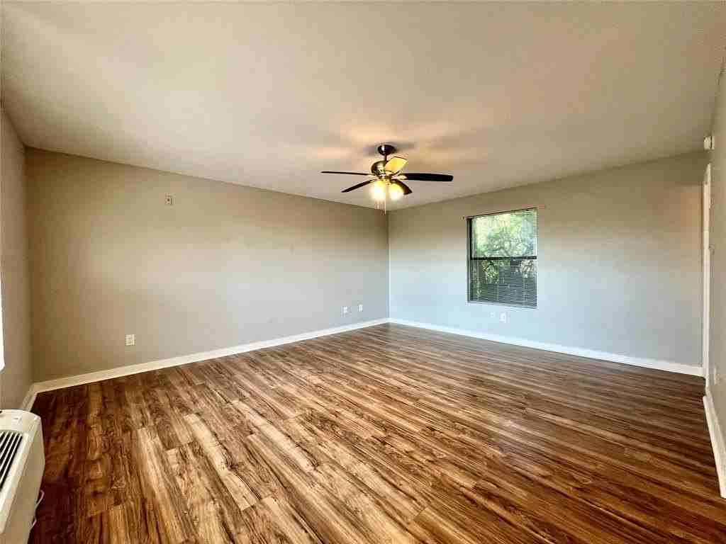 701 W Sycamore St #206 - Photo 4 of 10