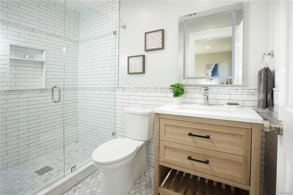 230 N Sunnyside Ave - Photo 2 of 8