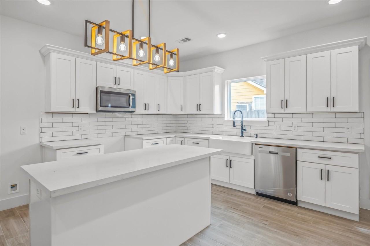 2015 Brackenridge St - Photo 3 of 32