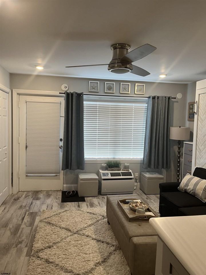 3501 3501 Boardwalk - Photo 3 of 8