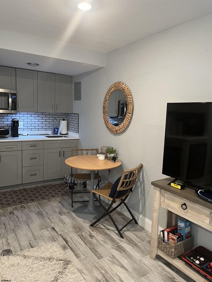 3501 3501 Boardwalk - Photo 5 of 8