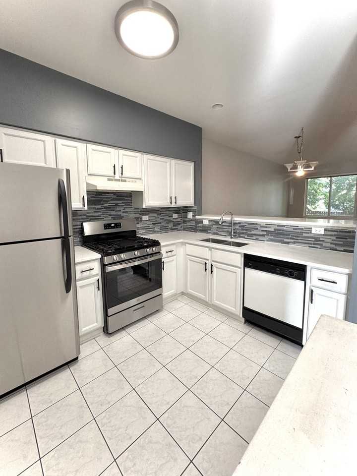 2130 Fulham Dr - Photo 7 of 26