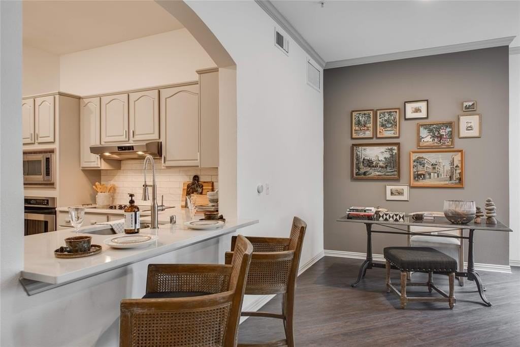 4201 Lomo Alto Dr #302 - Photo 4 of 31