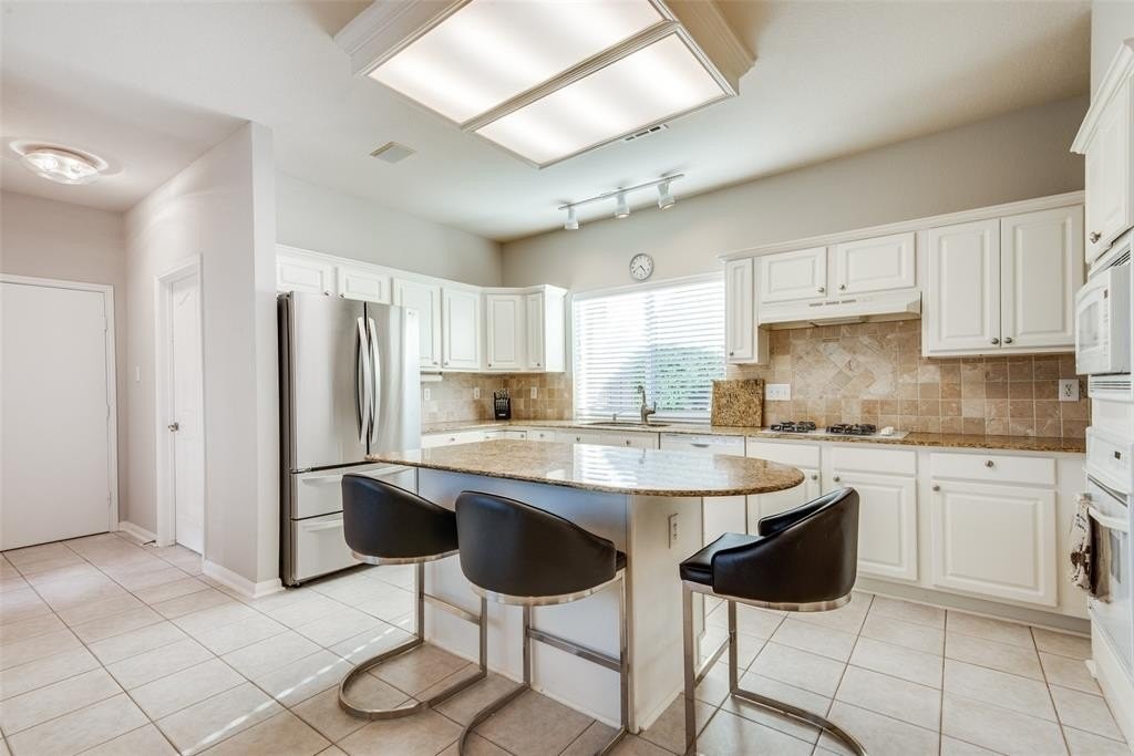 7621 Brookview Dr - Photo 3 of 25