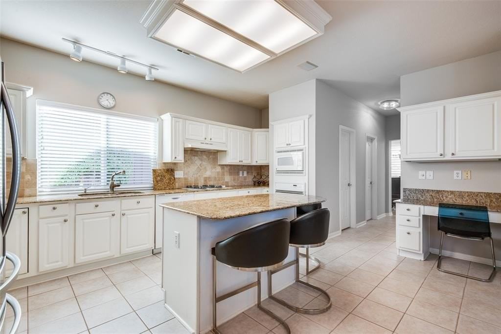 7621 Brookview Dr - Photo 4 of 25