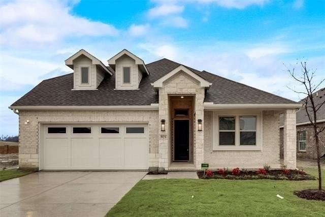 921 Baybrook Ln - Photo 2 of 28