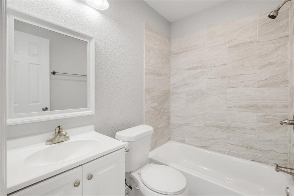 1227 Wilbur St - Photo 3 of 5