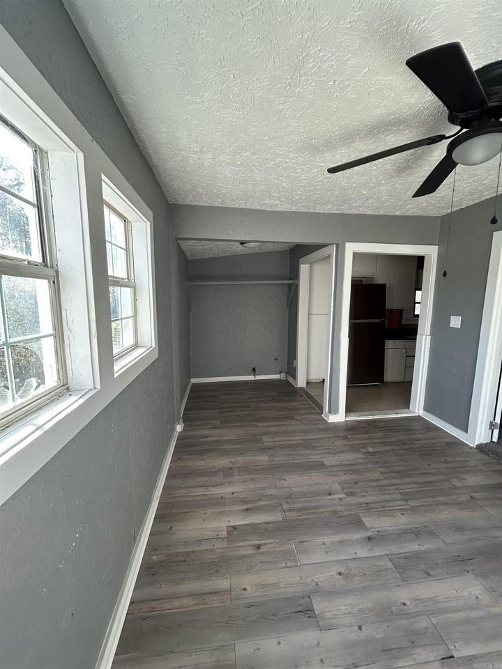 407 Henry Street - Photo 2 of 9