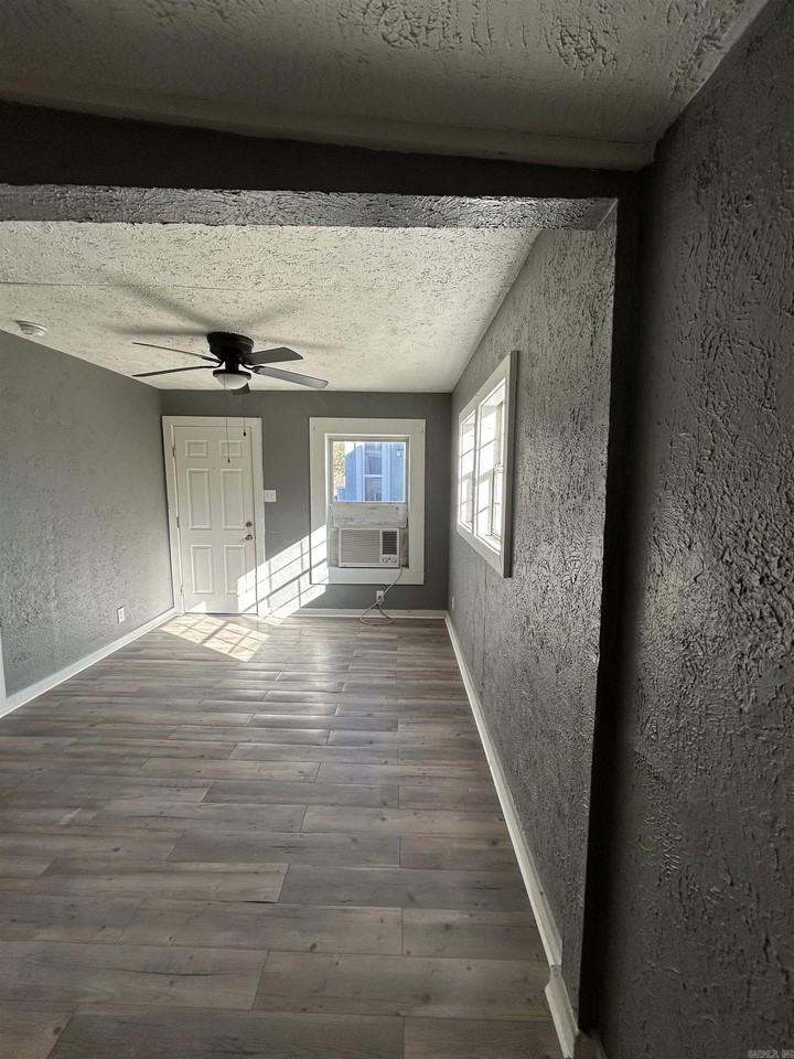 407 Henry Street - Photo 3 of 9