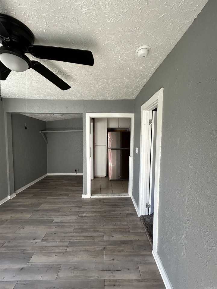 407 Henry Street - Photo 5 of 9