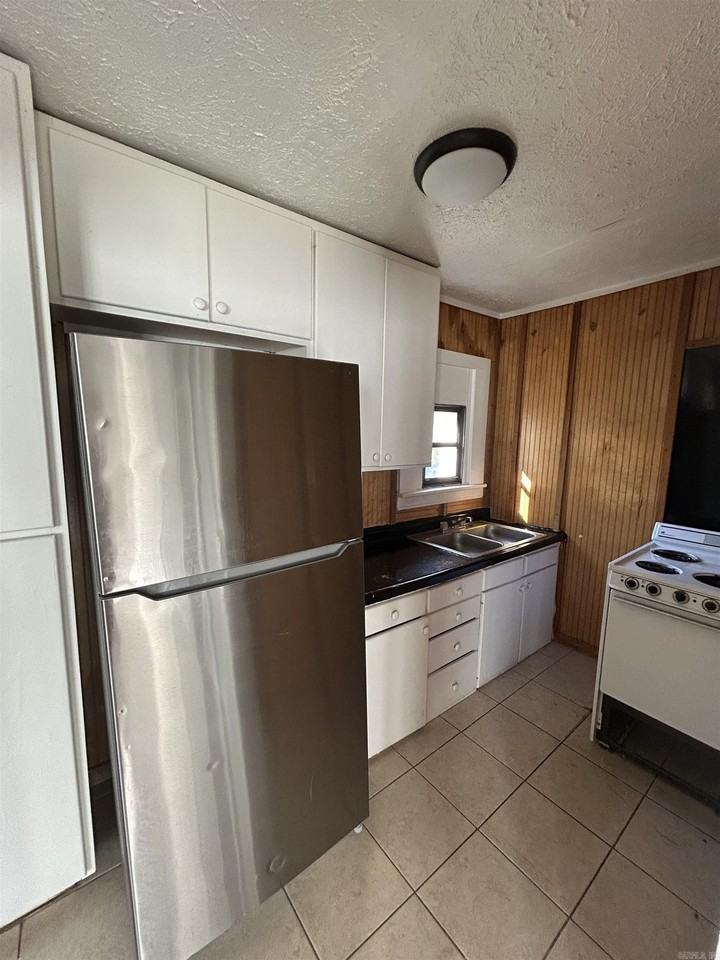 407 Henry Street - Photo 6 of 9