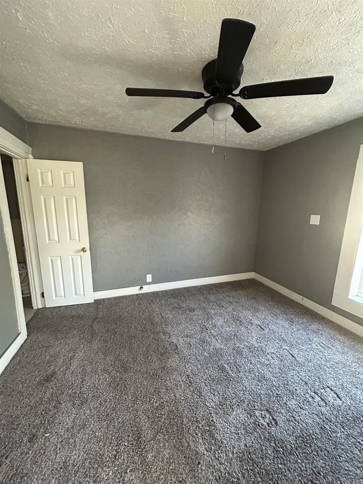 407 Henry Street - Photo 7 of 9