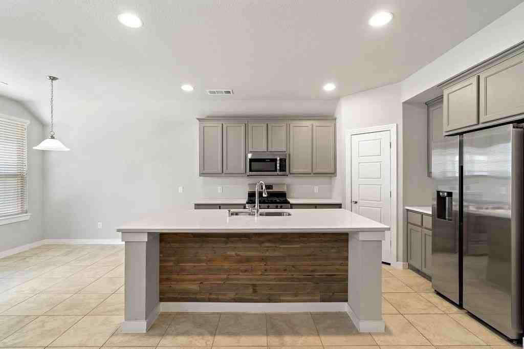 1401 Macaw Ct - Photo 3 of 25