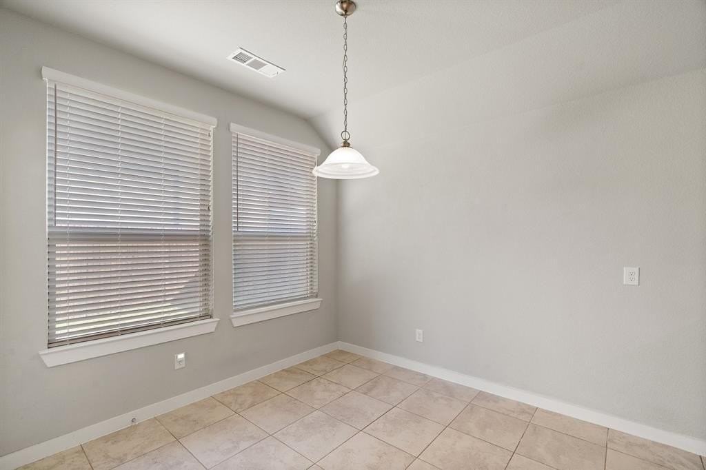 1401 Macaw Ct - Photo 4 of 25