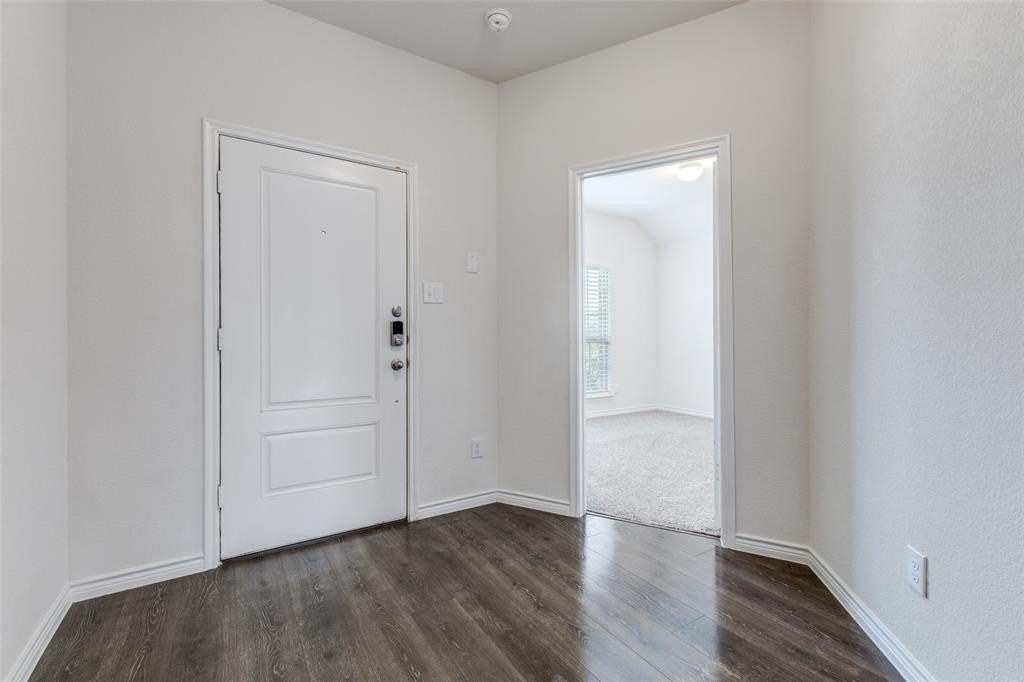 246 Virginia Ct - Photo 3 of 25