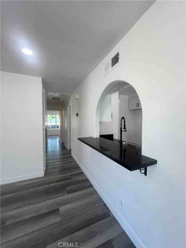 2001 E Aroma Dr - Photo 4 of 14