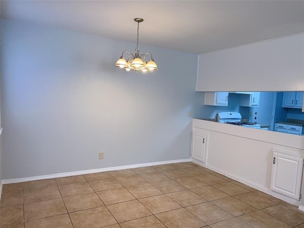 2416 Lakeview Cir #2418 - Photo 4 of 15