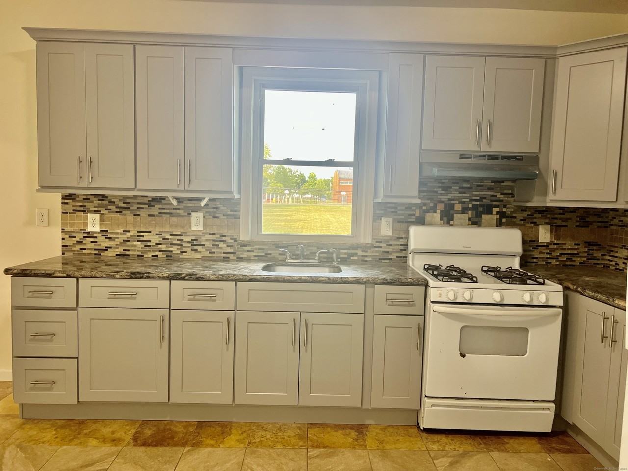 1691 North Ave - Photo 4 of 26