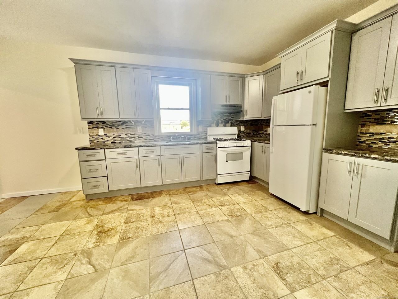 1691 North Ave - Photo 5 of 26