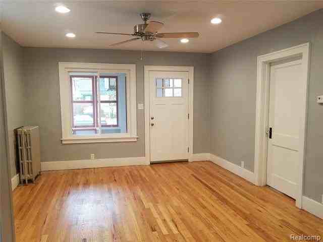 361 W Webster St - Photo 3 of 12