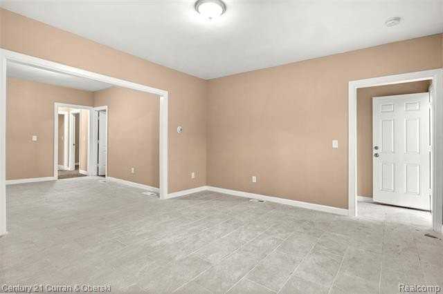 1039 N Rademacher St - Photo 4 of 21