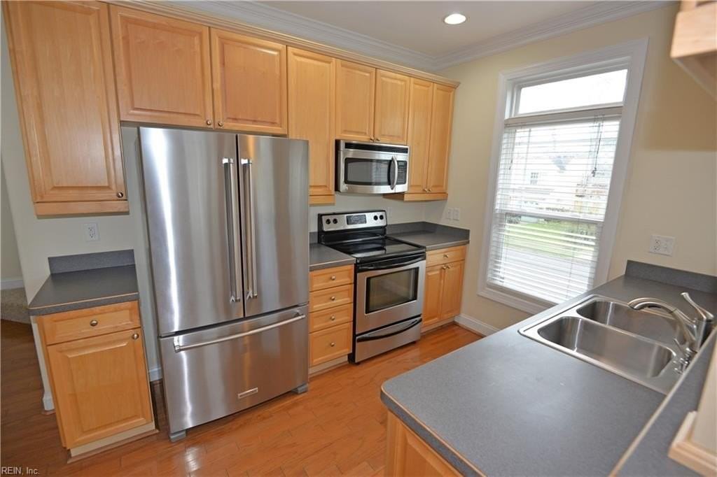 708 13th Street - Photo 3 of 31