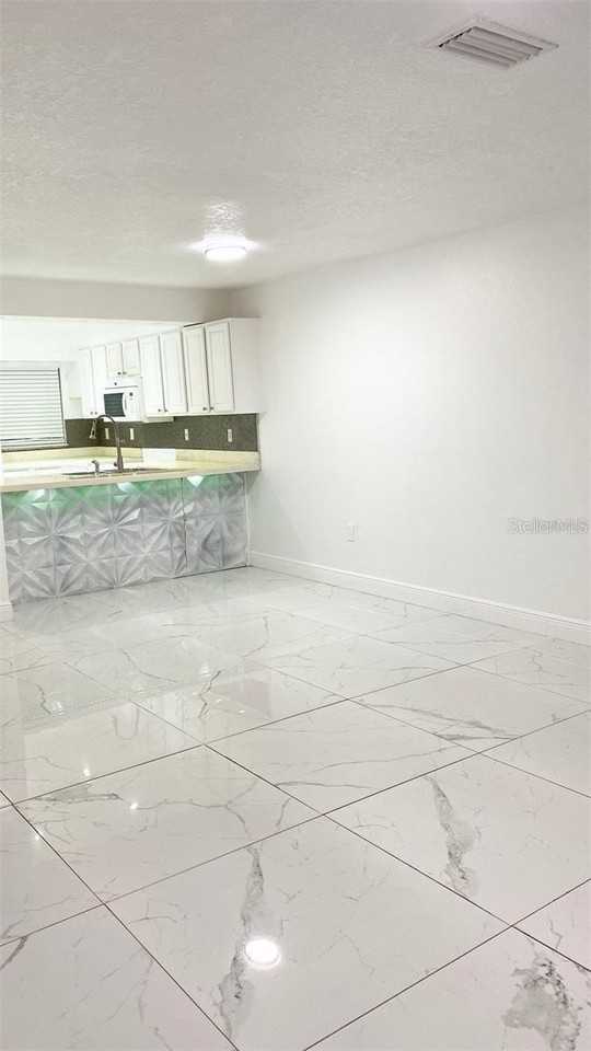 1820 Amberly Ave - Photo 5 of 12