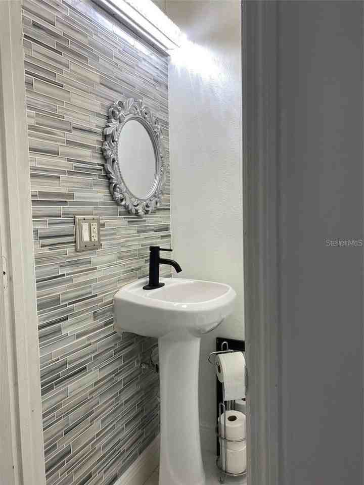 1820 Amberly Ave - Photo 7 of 12