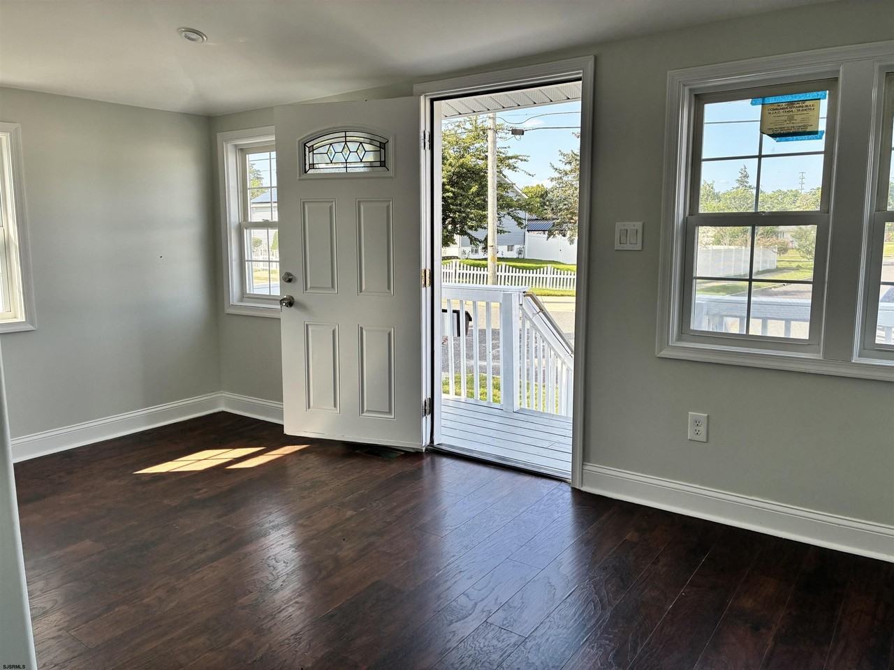 131 Pacific Ave - Photo 2 of 9