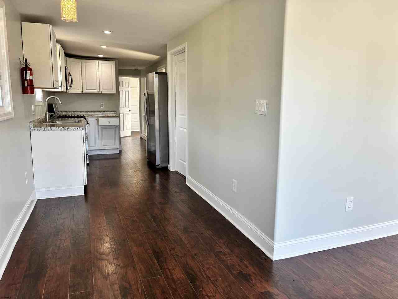 131 Pacific Ave - Photo 4 of 9