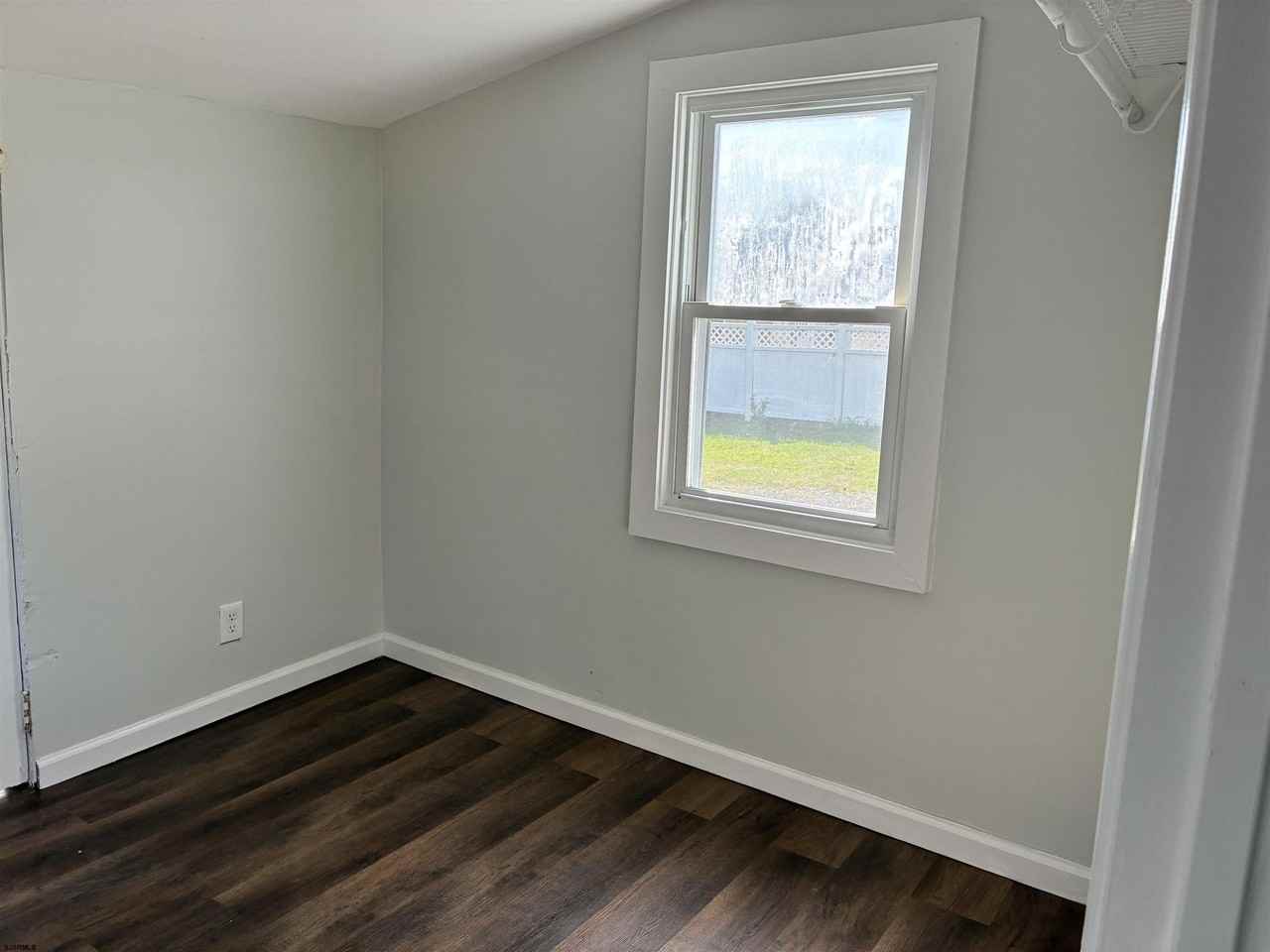 131 Pacific Ave - Photo 6 of 9