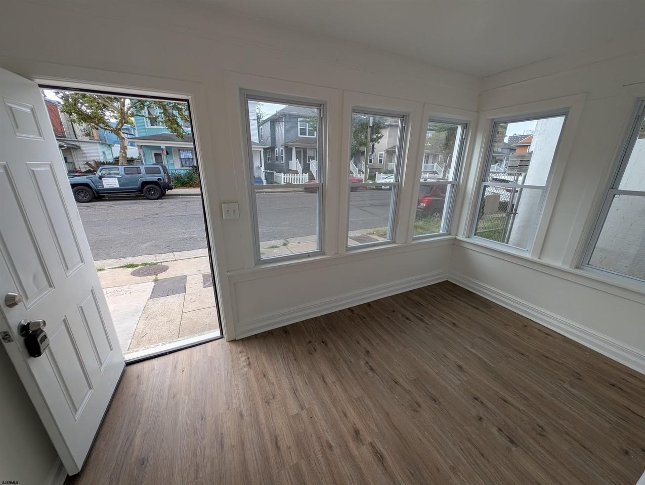 1111 Adriatic Avenue - Photo 4 of 22