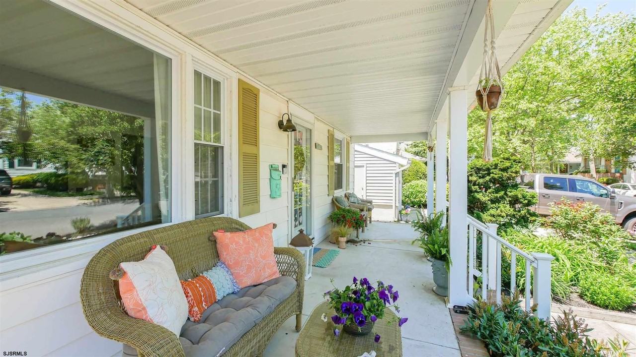 110 N Pembroke Ave - Photo 5 of 25