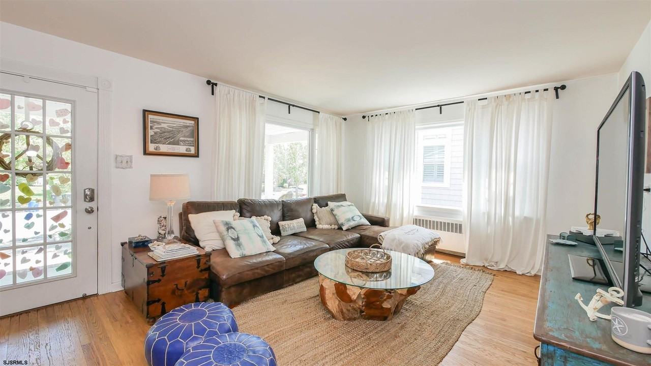 110 N Pembroke Ave - Photo 7 of 25