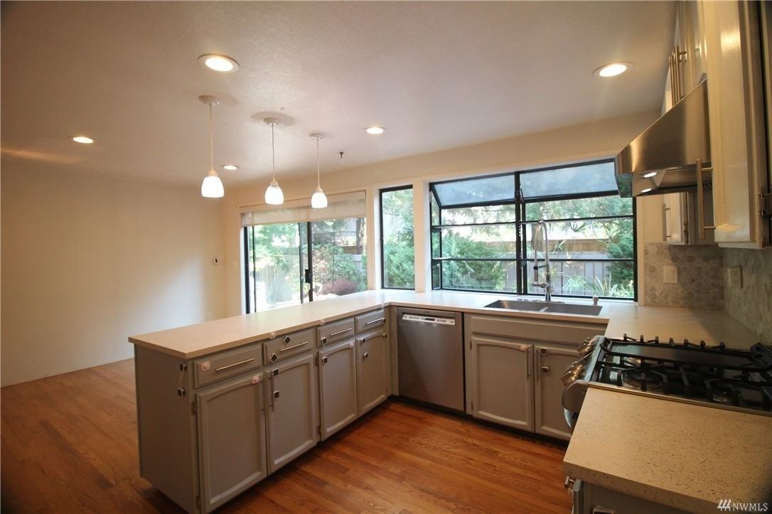 1620 159th Pl Ne - Photo 3 of 10