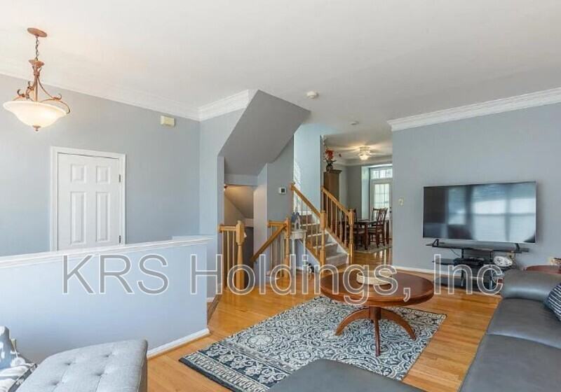 3947 Hartlake St - Photo 4 of 19
