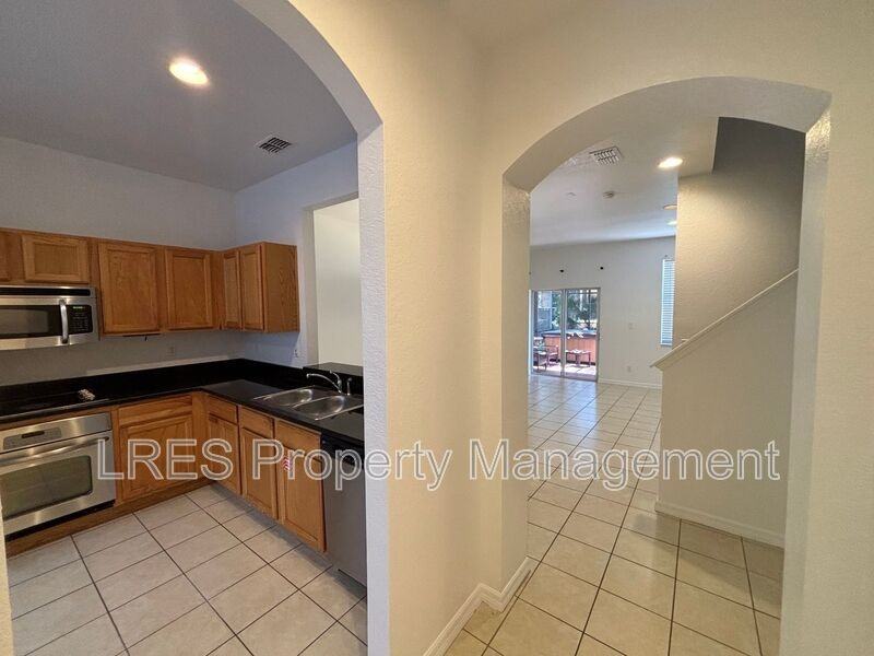 2764 Corvette Ln - Photo 3 of 33