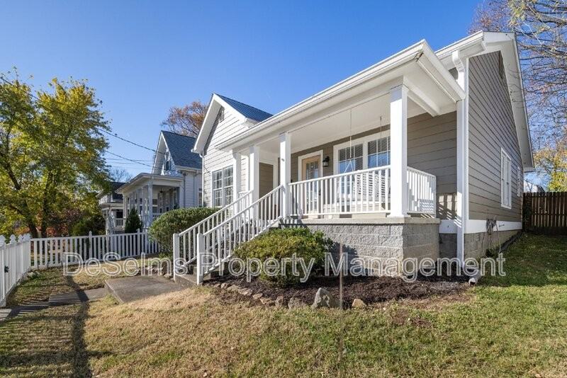508 S 12th St - Photo 3 of 32