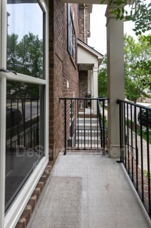 5556 Prada Dr - Photo 5 of 41