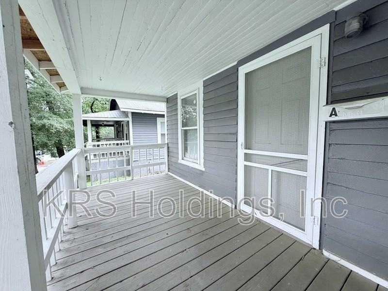 1020 Lancaster St #A - Photo 2 of 5