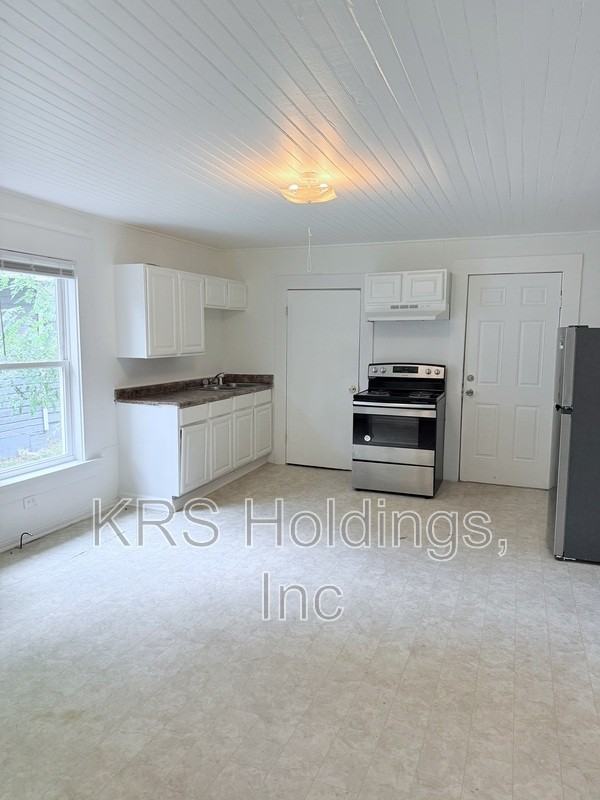 1020 Lancaster St #A - Photo 5 of 5