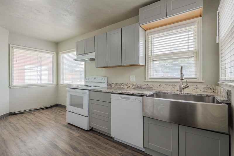 1717 Cannell Ave - Photo 2 of 19