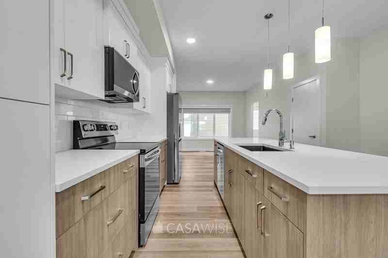 1077 Berg Pl - Photo 2 of 22