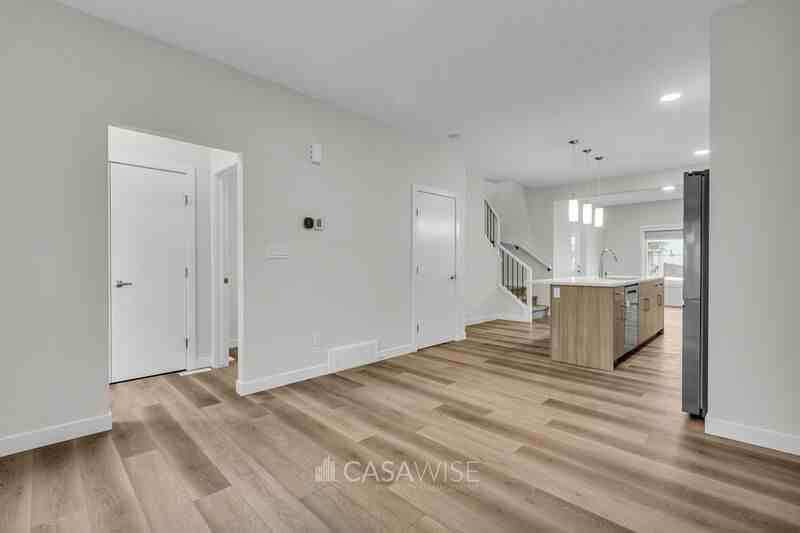1077 Berg Pl - Photo 4 of 22