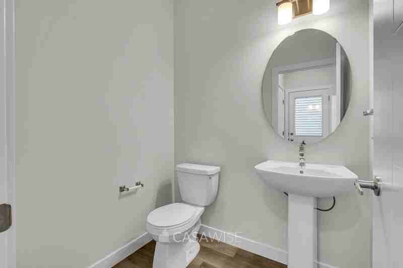 1077 Berg Pl - Photo 6 of 22