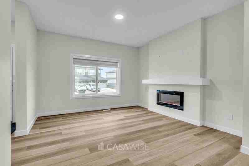 1077 Berg Pl - Photo 7 of 22