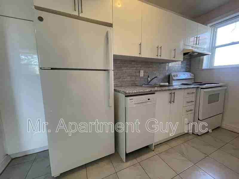 2 Balsam Ave S #3 - Photo 5 of 6