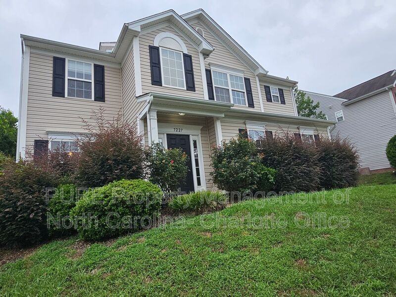 7227 Tanners Creek Dr - Photo 4 of 38